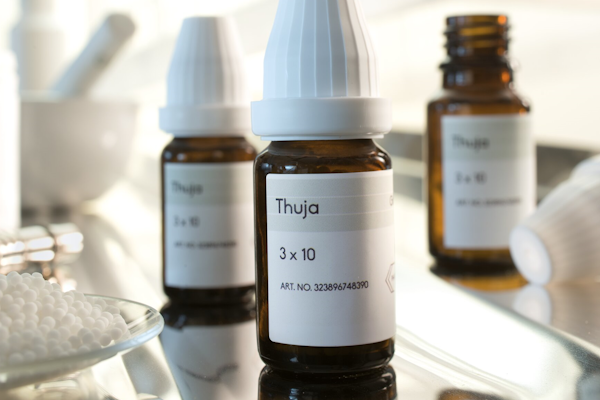 Flaconi da farmacia con etichette