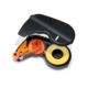 Ein Korrekturroller mit einem schwarzen Gehäuse und sichtbarem inneren Mechanismus in orange und gelb.