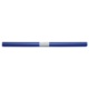 Blauer Stift mit einer weißen Beschriftung in der Mitte, auf einem neutralen Hintergrund.
