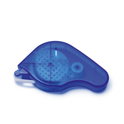 Korrekturroller in blauer Farbe, mit einer abgerundeten Form und einem Spendermechanismus für das Korrekturband.