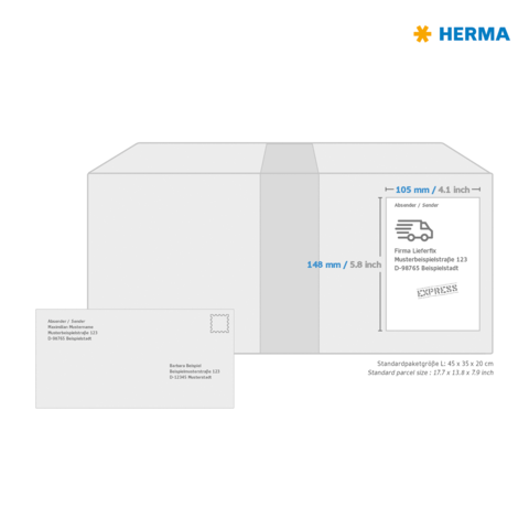 Versandkarton mit Abmessungen und Adresse für die Lieferung. Neben dem Karton liegt eine Postkarte mit Standardgröße.